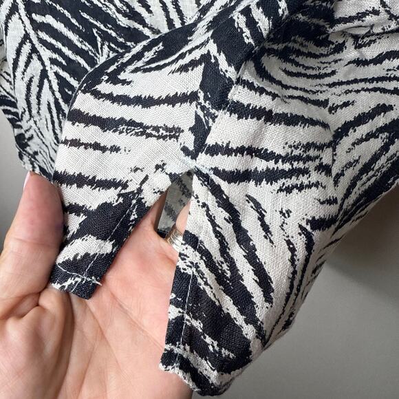 NEW NWT Nicole Miller The Linen Collection Black & Beige Leaf Print Top Size 2X - Picture 2 of 6